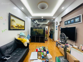 Nguyễn Trãi 50m2 x 4 tầng. 2 mặt ngõ. Nhà đẹp tặng nội thất xịn. Ô tô 7c đỗ cửa. LH 0989 388 246