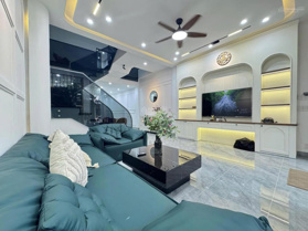 Cô Liên bán nhà cho thuê 35triệu ở đường đẹp Đặng Tất - Quận1 gần chợ Tân Định. Giá bán 4tỷ550/66m2