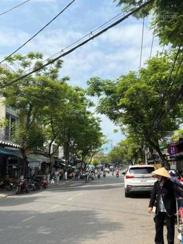 Chính chủ bán nhà 2 mặt tiền, 4 tầng đường Hà Huy Tập, nhà mới đẹp, gần trường học, vị trí đắc địa.