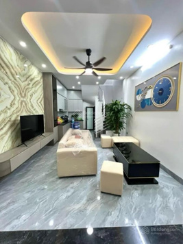 Bán nhà 5 tầng tại phường Nhân Chính, 5,7 tỷ, 30m2, 3pn, 4wc