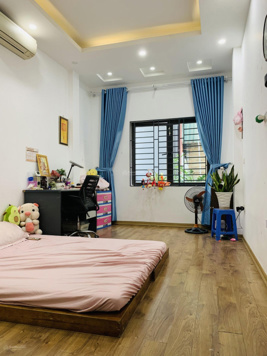 BÁN NHÀ RIÊNG TẠI PHỐ YÊN DUYÊN, 5,9 TỶ, 40M2, 4 PN, 3 WC.