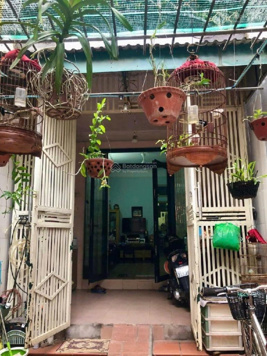 Nhà 3 tầng diện tích 62m2 khu phân lô phố Hoàng Đạo Thành ngõ thông bàn cờ cách ô tô tránh 20m