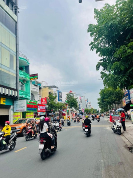 Hàng độc tại đường Tân Sơn Nhì, bán nhà mặt phố 90m2, giá 18 tỷ