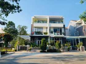 Bán 8 căn BT NP Jamona Golden Silk Q7 DT 5x18m, 5.4x20m, 7.4x18m, 13x18m, 10x21m SHR, giá 14,5 tỷ