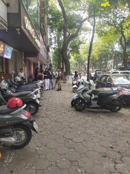 (Mặt tiền 11m). Bán tòa nhà MP Hoàng Quốc Việt, vỉa hè đá bóng, phố lớn, KD sầm uất: 120m2, MT 11m