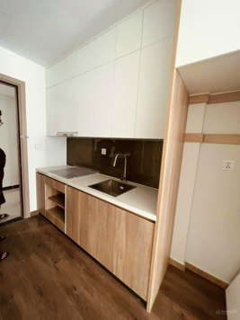 Chính chủ cần bán gấp căn studio, DT 31.8m2, 1.6 tỷ/căn 1PN +, DT 42m2, 2.3 tỷ Vinhomes Smart City