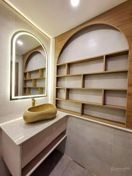 Chính chủ bán tòa nhà Hoàng Ngân 98m2 8 tầng mặt tiền 4m giá 39 tỷ Cầu Giấy