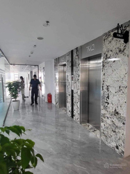 Cần bán nhanh tòa văn phòng mặt phố, mặt tiền rộng, vỉa hè, quận Ba Đình