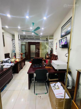 Nhà 7 tầng MP Trúc Bạch 43m2, MT 4m, thang máy, vỉa hè rộng, view hồ, gần Thanh Niên giá 25 tỷ