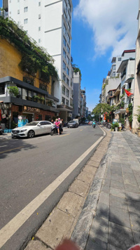 Bán nhà mặt phố Nguyễn Trường Tộ 72m2, giá 43,5 tỷ tòa 7T thang máy, doanh thu 1tỷ/n LH: 0847 776 655