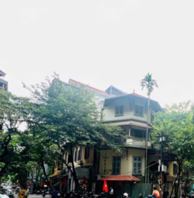 Bán nhà 4 tầng đang kinh doanh 3 mặt phố gần hồ Chúc Bạch, cách hồ Hoàn Kiếm 1.99 km