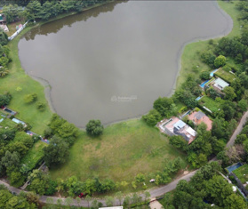 Bán nhà 1000m2 tự do xây 8PN, 1 tầng hầm 2 tầng nổi, mặt tiền gần 30m, nở hậu ra hồ