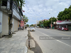 Chính chủ cần bán nhà mặt đường Thân Nhân Trung, QL37 thị xã Bích Động. Đất vuông vắn, nở hậu 9.2m