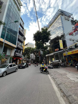 Bán nhà mặt phố Linh Lang Ba Đình 82m2 sổ đỏ 5 tầng mặt tiền 6m 300m ra Lotte Đào Tấn