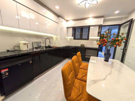 Bán nhà mặt phố Đội Nhân, Ba Đình, 5 tầng thang máy-55m2,vỉa hè rộng, kinh doanh, sổ đỏ, 28 tỷ