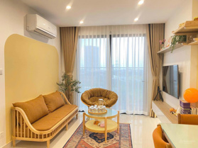 Mua căn rộng hơn cần bán gấp căn hộ 2PN 1VS, full nội thất, tầng đẹp 3,3 tỷ. LH 0916 351 698