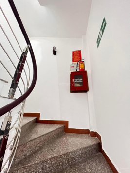 Chính chủ gửi bán nhà mặt phố Thi Sách: 116m2,10 tầng lô góc, MT: 5m. Giá: 98tỷ. LH: 0888 999 766