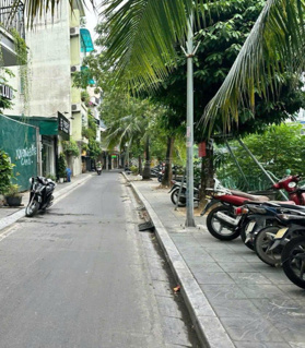 Bán 350m mặt phố, Tây Hồ, mặt hồ tuyệt đẹp, mặt tiền 11m, sẵn nhà 8 tầng, giá đầu tư hấp dẫn!