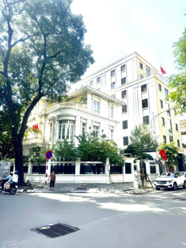 Chủ nhà bán nhà mặt phố Hàn Thuyên 295m2 mặt tiền 12m phố 2 chiều kinh doanh (450tr/m2)