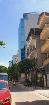 Bán tòa văn phòng hạng A phố Lạc Long Quân, Tây Hồ 140m2, 9 tầng, mặt tiền 8m, cạnh Hồ Tây