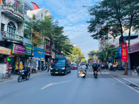 Bán nhà 7 tầng thang máy mặt phố Khâm Thiên ngã 5 Ô Chợ Dừa 105m2 Không dính quy hoạch