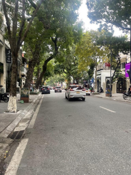 Bán nhà mặt phố Bà Triệu DT 36 m2 x 7 tầng vỉa hè rộng