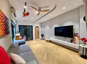 Bán nhà lô góc, Lạc Long Quân, 57m2 - 11,5 tỷ, trước nhà ô tô tránh, không quy hoạch, giá tốt