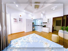 Bán nhà phố Thái Hà, ngõ ô tô tránh 9 phòng ngủ, gần phố, nhà dân xây chất lượng, hai mặt thoáng