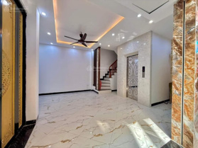 Cực đẹp! 6 tầng thang máy Thái Hà, 10m ra ô tô, ngõ thông, sân xe, nội thất 5*, ban công các tầng