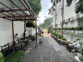 Bán căn nhà Hồ Tây xe hơi vào. Sân rộng để được 3 ô tô, nở hậu, gần Hồ Tây thơ mộng