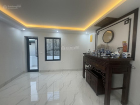 5 tầng thang máy, gara đỗ trong nhà. Kinh doanh mọi loại hình