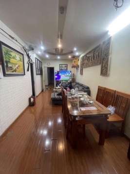 Bán chung cư Nam Trung Yên 2 ngủ 2 vệ sinh, nhà đã sửa đẹp chỉ xác quần áo tới ở