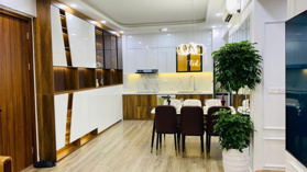 Chính chủ bán căn hộ diện tích 93.7m2 - 3 phòng ngủ - full đồ - Tòa E3 Vũ Phạm Hàm