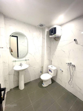 Bán nhà phố Chùa Láng, Quận Đống Đa DT 66m2 5 tầng, cho thuê 45 triệu chỉ còn hơn 9 tỷ