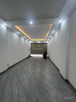 Bán nhà 6 tầng thang máy ô tô đỗ cửa vào nhà ngay sau kđt Geleximco D Lê Trọng Tấn. giá chỉ 6.35 tỷ