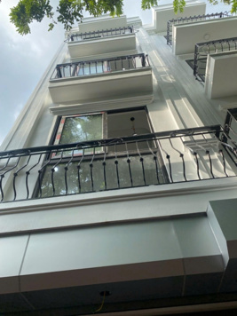 Chính chủ bán nhà 5 tầng 33,5m2 Đàm Quang Trung - Cổ Linh - Long Biên - đường ô tô 2,5m