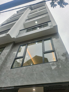 Gia chủ cần bán căn nhà mới tại Thạch Bàn thang máy ngõ ô tô 4 chỗ đỗ cửa giá rẻ