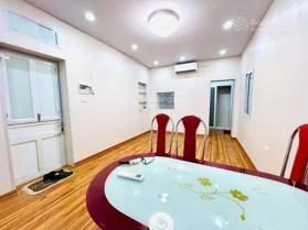 Bán tập thể tầng 2 Phố Hào Nam, Đống Đa giá hơn 2 tỷ