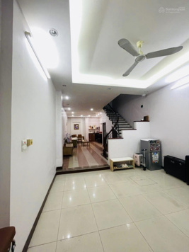 Nhà phân lô ngõ 62 Nguyễn Chí Thanh, 63m x 5 tầng, ngõ thông ô tô, ô chờ thang máy. Giá 16,8 tỷ.