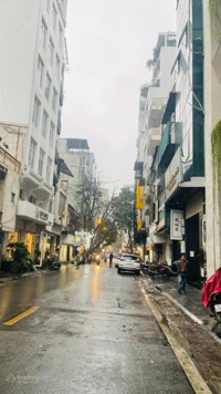 Chủ nhà gửi bán nhà mặt phố Mai Hắc Đế: 36m2,4 tầng, MT: 4m. Giá: 27tỷ. LH: 0888 999 766