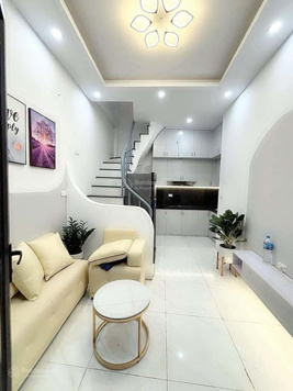 Duy Nhất 1 căn nhà 5 Tầng Đẹp, Sổ Đỏ riêng quận Đống Đa hơn 2 tỷ, Chính chủ cần bán nhanh
