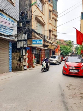 Bán nhà, lô góc, thoáng 2 mặt 4,3 tỷ, oto vào nhà, phường Thạch Bàn, Long Biên, DT30m2x5T, MT3,5m