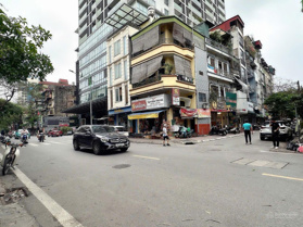 Hiếm Ba Đình! Nhà mặt ngõ 12 Núi Trúc kinh doanh DT 27,3m2 x MT 3,7m x 6 tầng, 2 ô tô tránh dừng đỗ