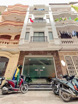 Ngõ phân lô - ô tô tránh - cách đường Vành đai 2.5 10m - nhà mới khách về ở ngay ô tô vào nhà