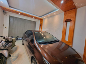 Nhà trung tâm Cầu Giấy, ngay đô thị Nam Trung Yên, đường ôtô qua nhà. Dân xây 5 tầng, gara ô tô