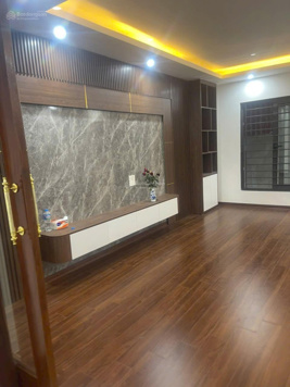 Nhà cực đẹp-Ngay hồ Linh Đàm-Trường các cấp, chợ và UBND cách 200m-bến xe Nước Ngầm cách 500m