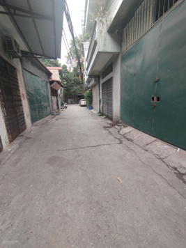 Bán đất mặt ngõ Thúy Lĩnh oto thông vào nhà, DT rộng, ở sướng, xây CCMN. LH: 0966 215 382