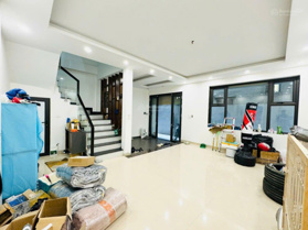Chính chủ bán nhà phố Nguyễn Văn Cừ gần ngã tư Hồng Tiến 48m2 - 5 tầng Lô góc full nội thất