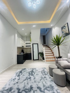 Nhà ĐỐNG ĐA mặt tiền 4M với 2 thoáng, gần phố.