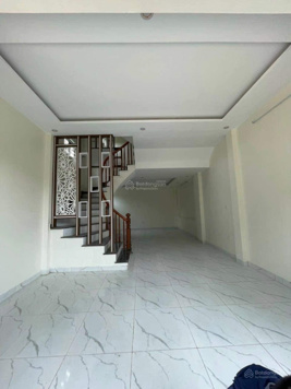 CC bán gấp nhà 4 tầng, 39m2 gần ĐH TDTT, đường QL6, ngõ 3m thông, taxi đỗ cửa, giá đầu tư 2,45 tỷ